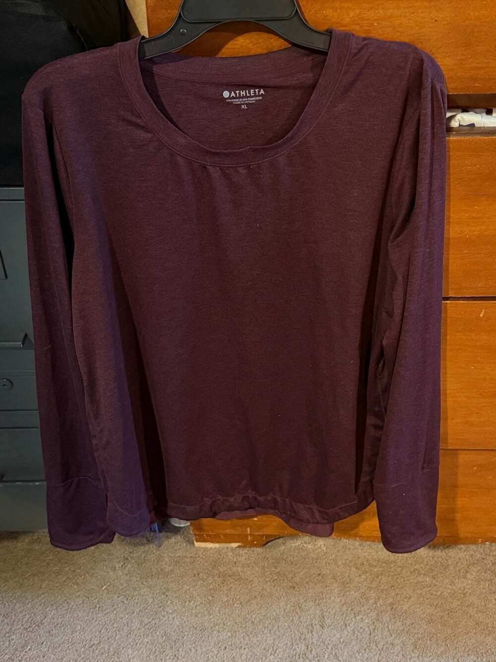 Athleta Long Sleeve Crew Neck Performance Top with Thumbholes and Gathered Hem
